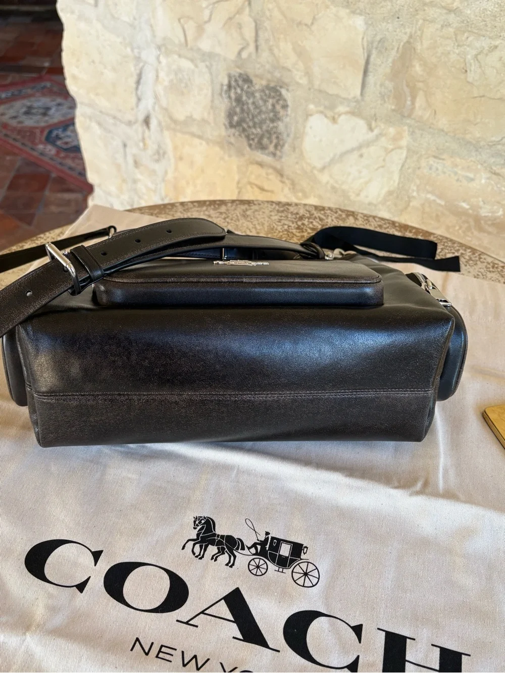 Coach compact black